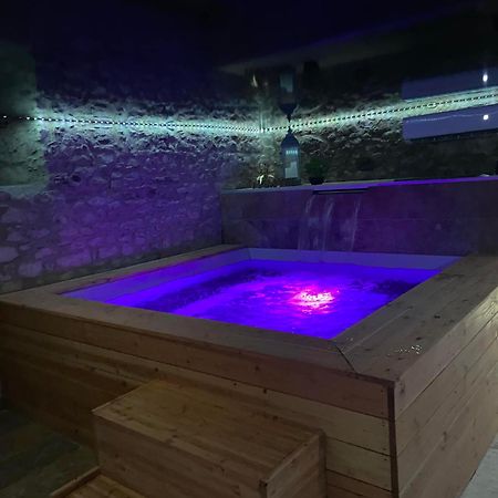 Gite A La Ferme Avec Jacuzzi Et Sauna Villefloure Exteriör bild