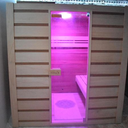 Gite A La Ferme Avec Jacuzzi Et Sauna Villefloure Exteriör bild