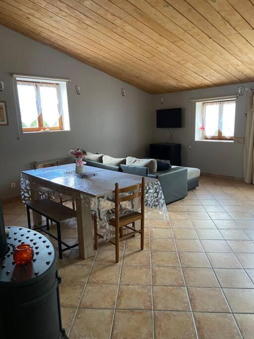 Gite A La Ferme Avec Jacuzzi Et Sauna Villefloure Exteriör bild