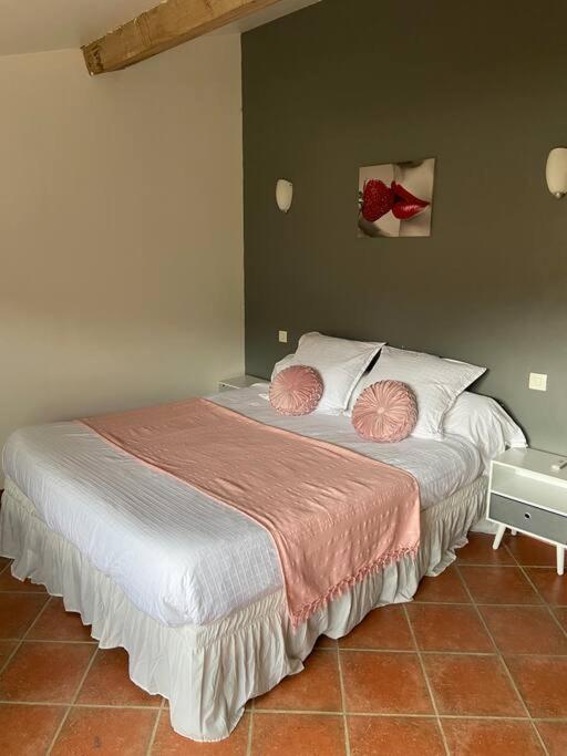 Gite A La Ferme Avec Jacuzzi Et Sauna Villefloure Exteriör bild