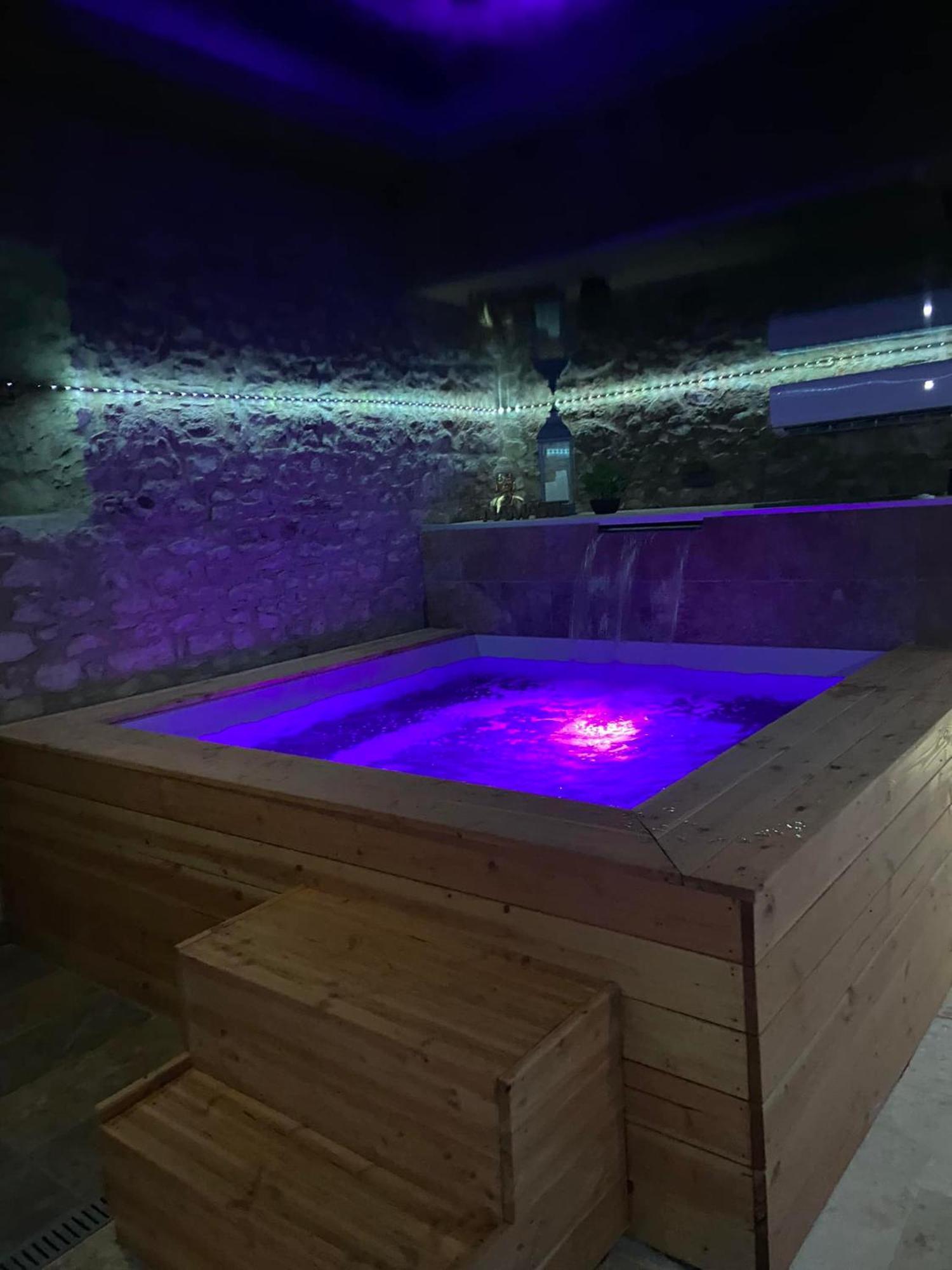 Gite A La Ferme Avec Jacuzzi Et Sauna Villefloure Exteriör bild