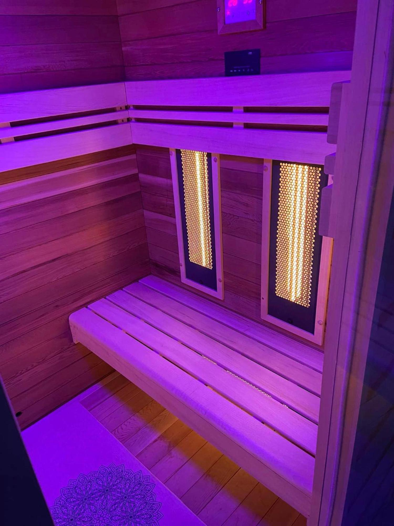 Gite A La Ferme Avec Jacuzzi Et Sauna Villefloure Exteriör bild